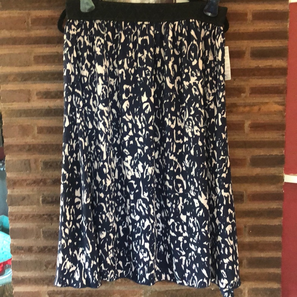 Lola skirt lularoe NWT. Navy.